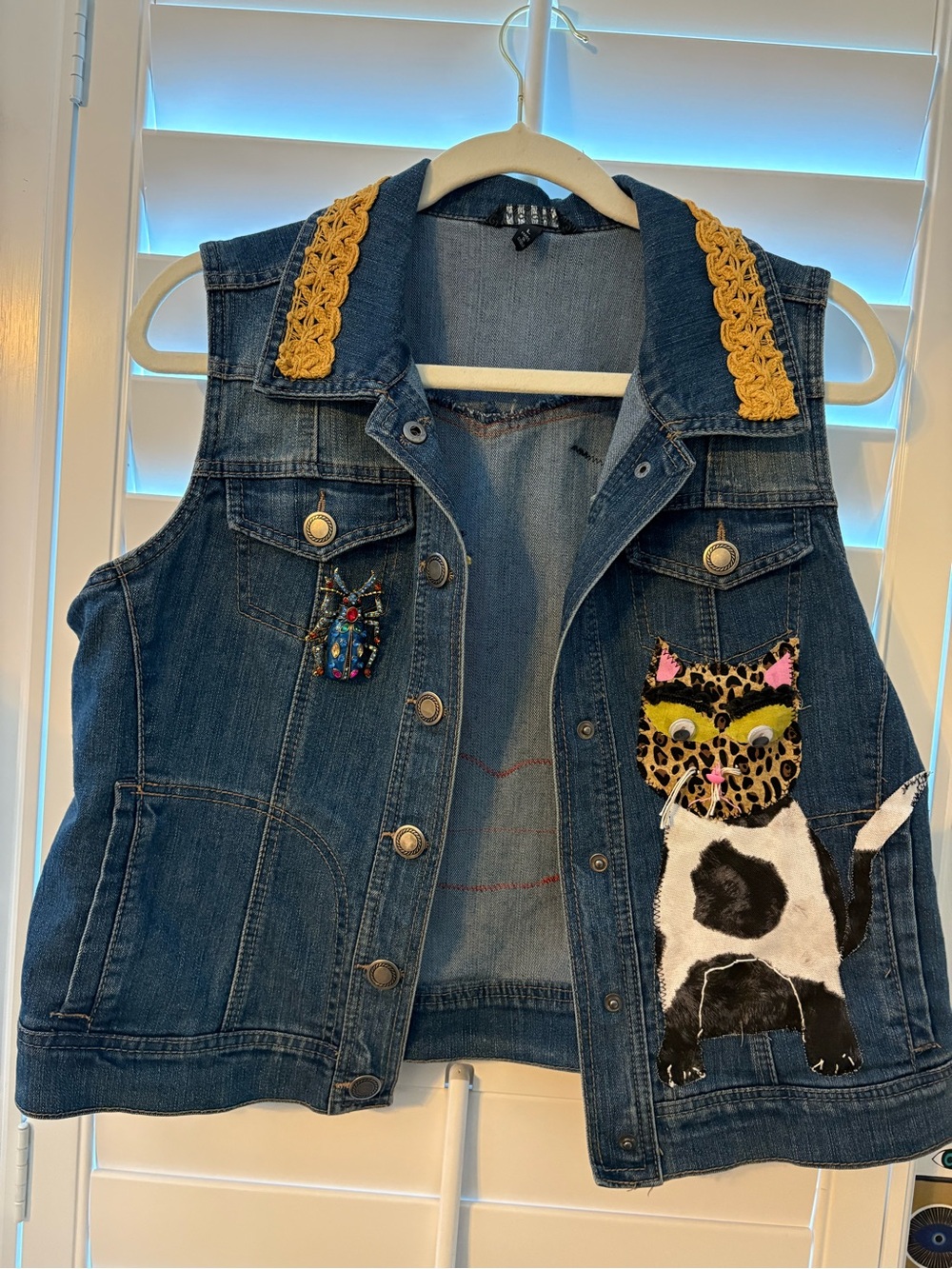 Art to Wear Denim Vest Large Yowza!!